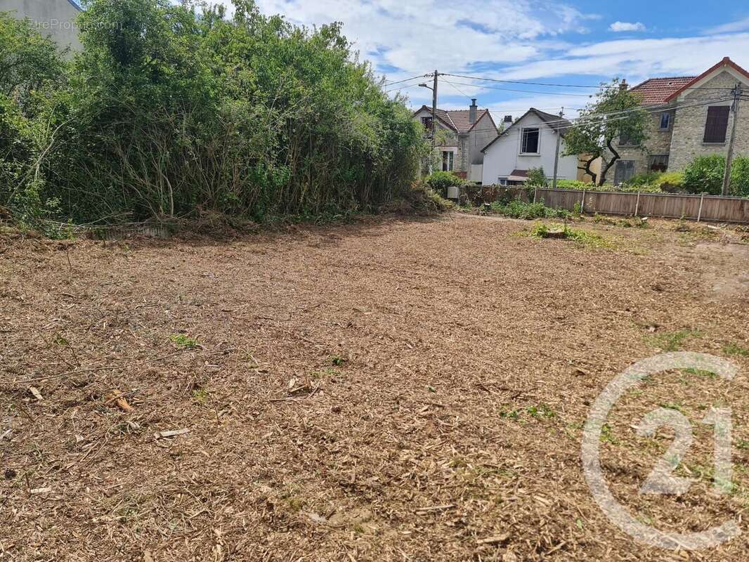 Terrain à THORIGNY-SUR-MARNE