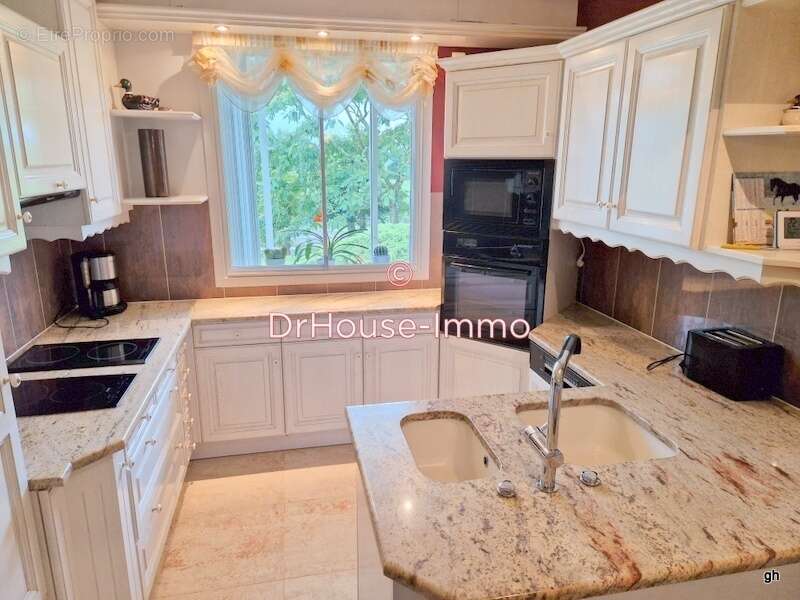 Maison à SAINT-GEORGES-DE-REINTEMBAULT