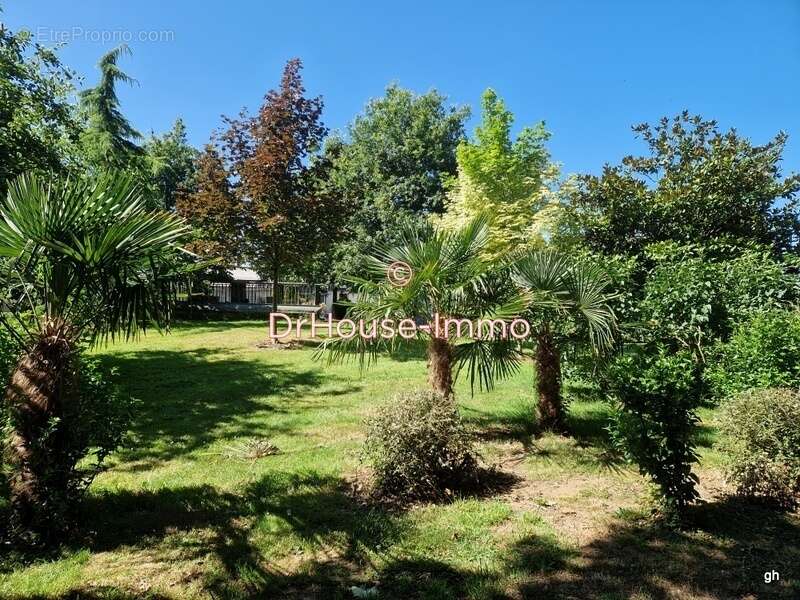 Maison à SAINT-GEORGES-DE-REINTEMBAULT