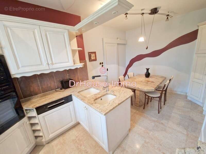 Maison à SAINT-GEORGES-DE-REINTEMBAULT