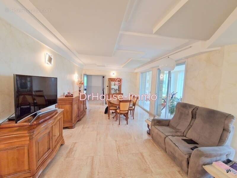 Maison à SAINT-GEORGES-DE-REINTEMBAULT