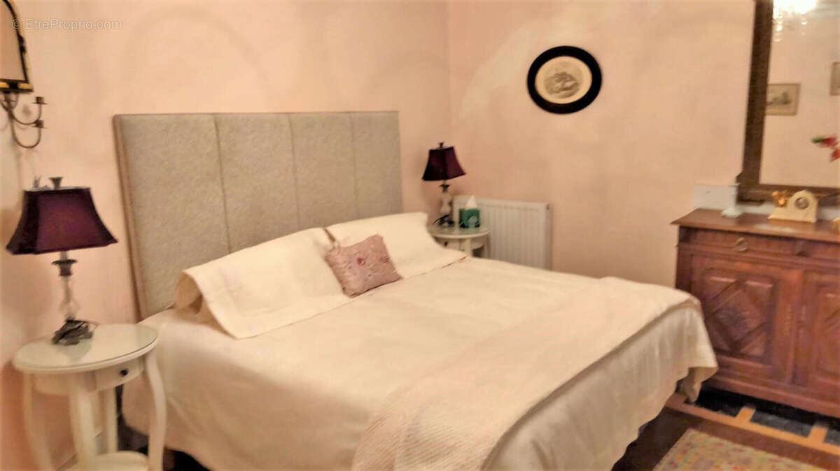 CHAMBRE - Maison à AIGRE