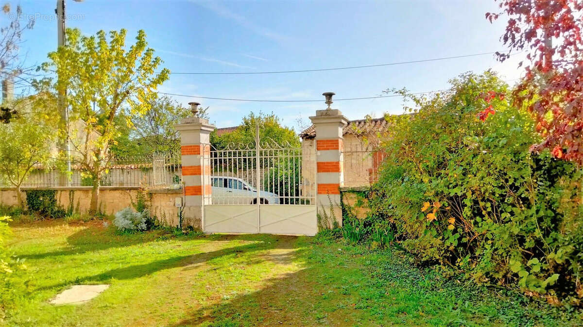 JARDIN - Maison à AIGRE