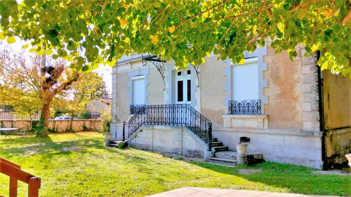 OVERVIEW - Maison à AIGRE