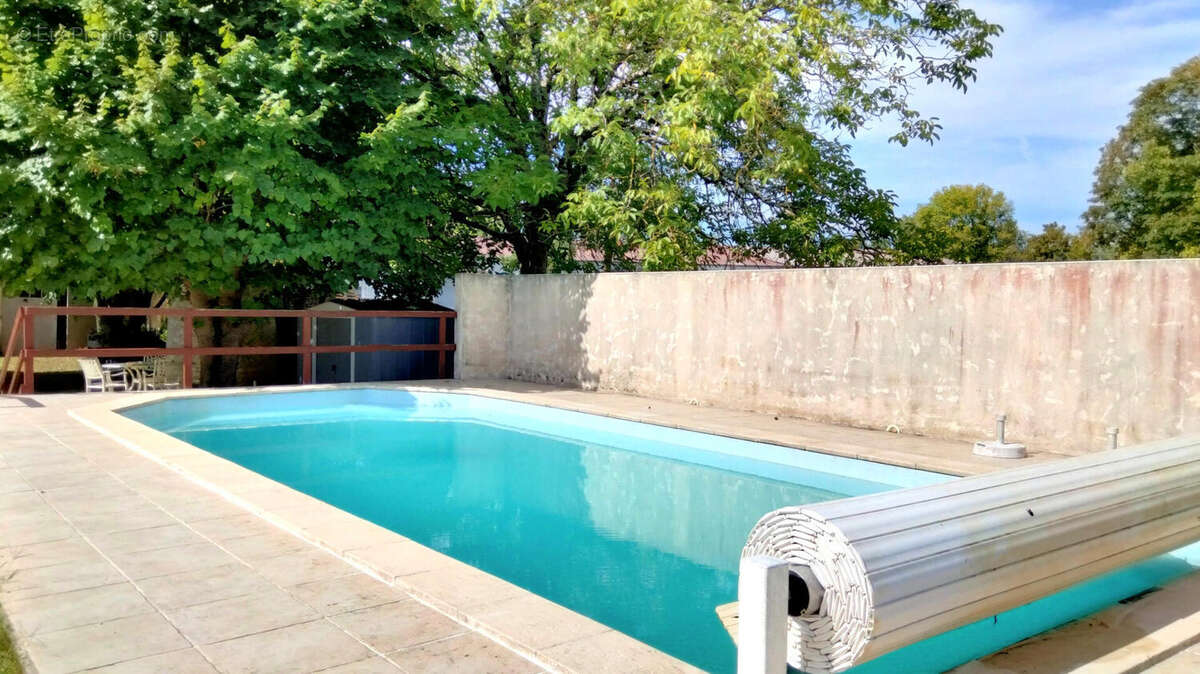 POOL - Maison à AIGRE