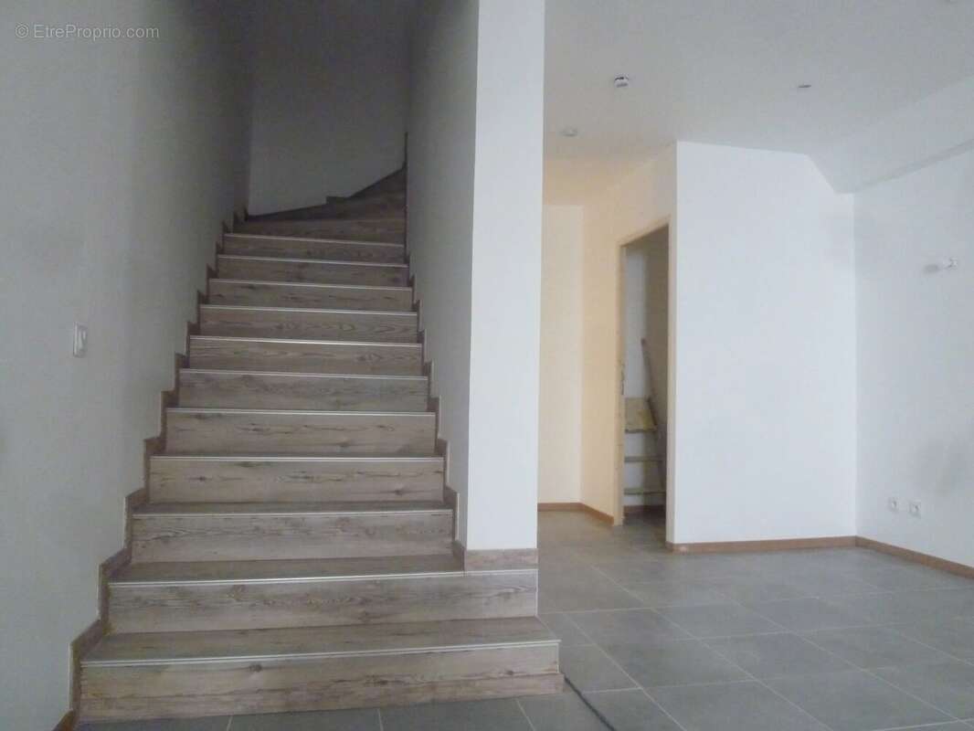 Maison à PUGET-THENIERS