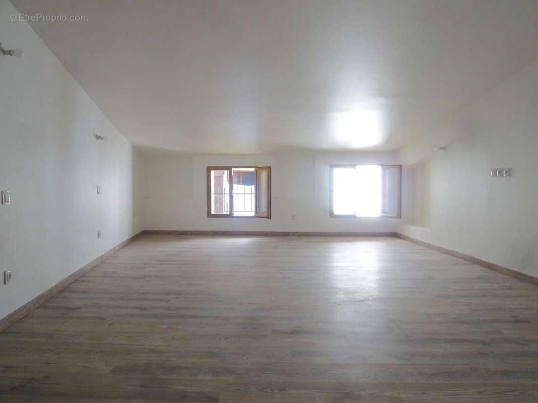 Maison à PUGET-THENIERS