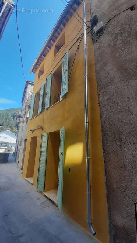 Maison à PUGET-THENIERS