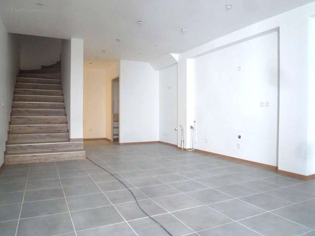 Maison à PUGET-THENIERS