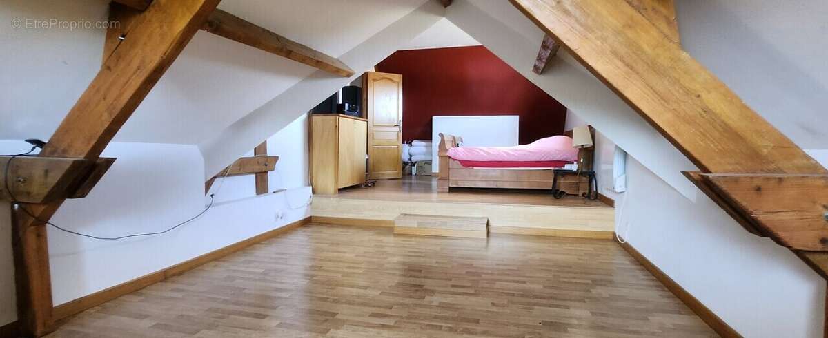 Maison à BELLENGREVILLE