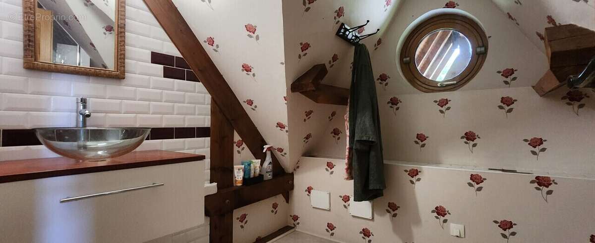 Maison à BELLENGREVILLE