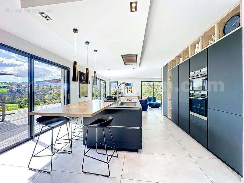 Maison_Pers_jussy_secteur_calme_8_pièces_rare_Atypique_ancien_corps_de_ferme_entièrement_rénové_frontière_Suisse_Genève_Tram_ceva_bus_SUPERBE_BEAUX_VOLUMES_FRONTALIERS_salon_séjour_cuisine_ouverte_américaine - Maison à PERS-JUSSY