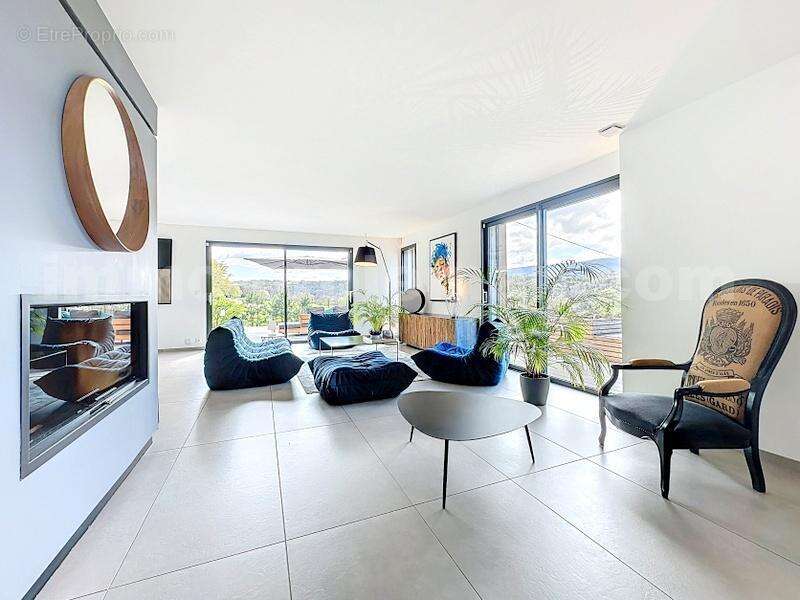 Maison_Pers_jussy_secteur_calme_8_pièces_rare_Atypique_ancien_corps_de_ferme_entièrement_rénové_frontière_Suisse_Genève_Tram_ceva_bus_SUPERBE_BEAUX_VOLUMES_FRONTALIERS_salon_séjour_ - Maison à PERS-JUSSY