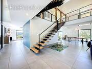 Maison_Pers_jussy_secteur_calme_8_pièces_rare_Atypique_ancien_corps_de_ferme_entièrement_rénové_frontière_Suisse_Genève_Tram_ceva_bus_SUPERBE_BEAUX_VOLUMES_FRONTALIERS_salon_séjour_cuisine_ouverte_américaine_entrée_espace - Maison à PERS-JUSSY