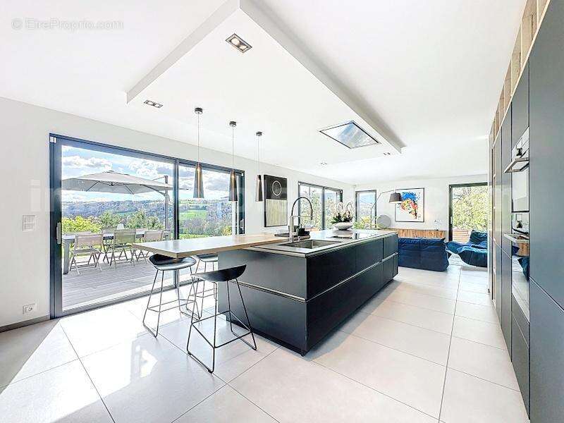 Maison_Pers_jussy_secteur_calme_8_pièces_rare_Atypique_ancien_corps_de_ferme_entièrement_rénové_frontière_Suisse_Genève_Tram_ceva_bus_SUPERBE_BEAUX_VOLUMES_FRONTALIERS_salon_séjour_cuisine_ouverte_américaine - Maison à PERS-JUSSY