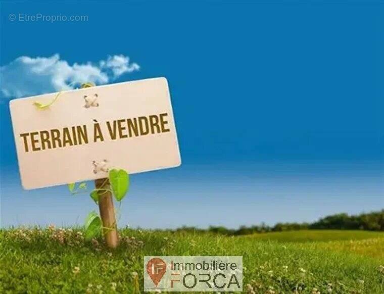 Terrain à REMBERCOURT-SUR-MAD