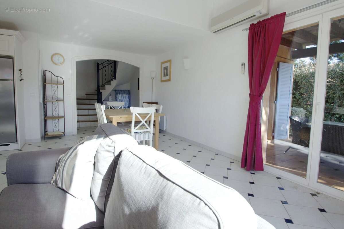 Maison à ROQUEBRUNE-SUR-ARGENS