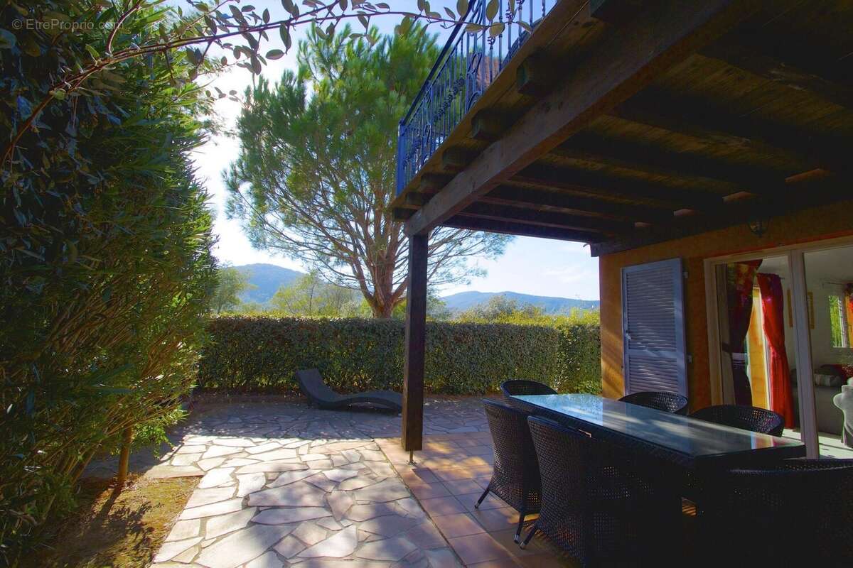 Maison à ROQUEBRUNE-SUR-ARGENS