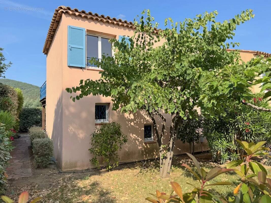 Maison à ROQUEBRUNE-SUR-ARGENS