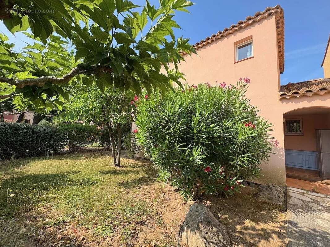 Maison à ROQUEBRUNE-SUR-ARGENS