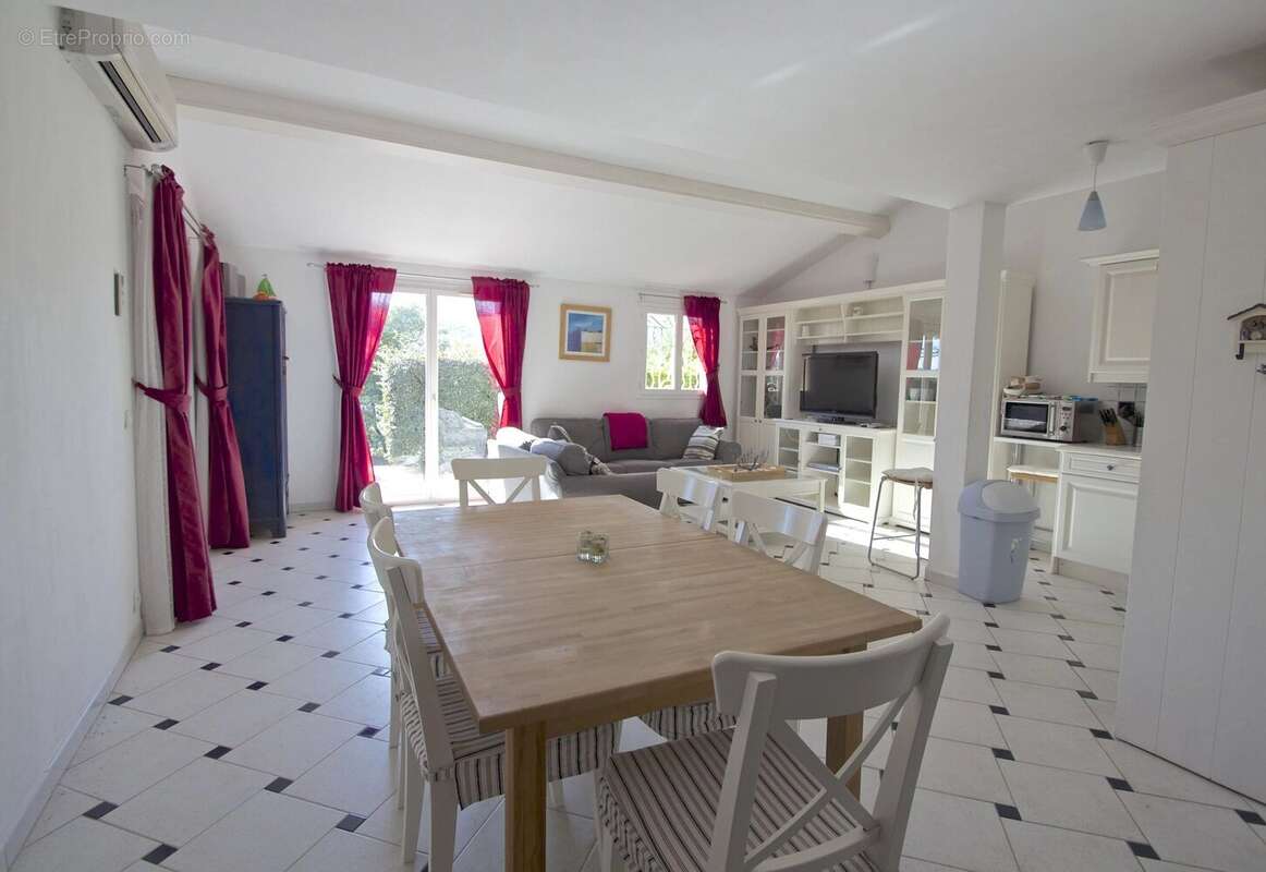 Maison à ROQUEBRUNE-SUR-ARGENS