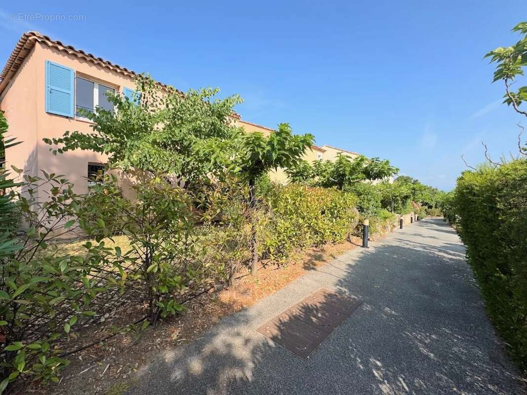 Maison à ROQUEBRUNE-SUR-ARGENS