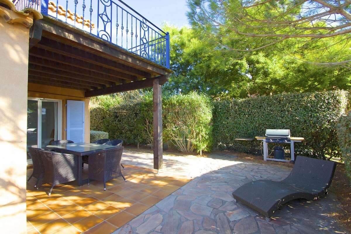 Maison à ROQUEBRUNE-SUR-ARGENS