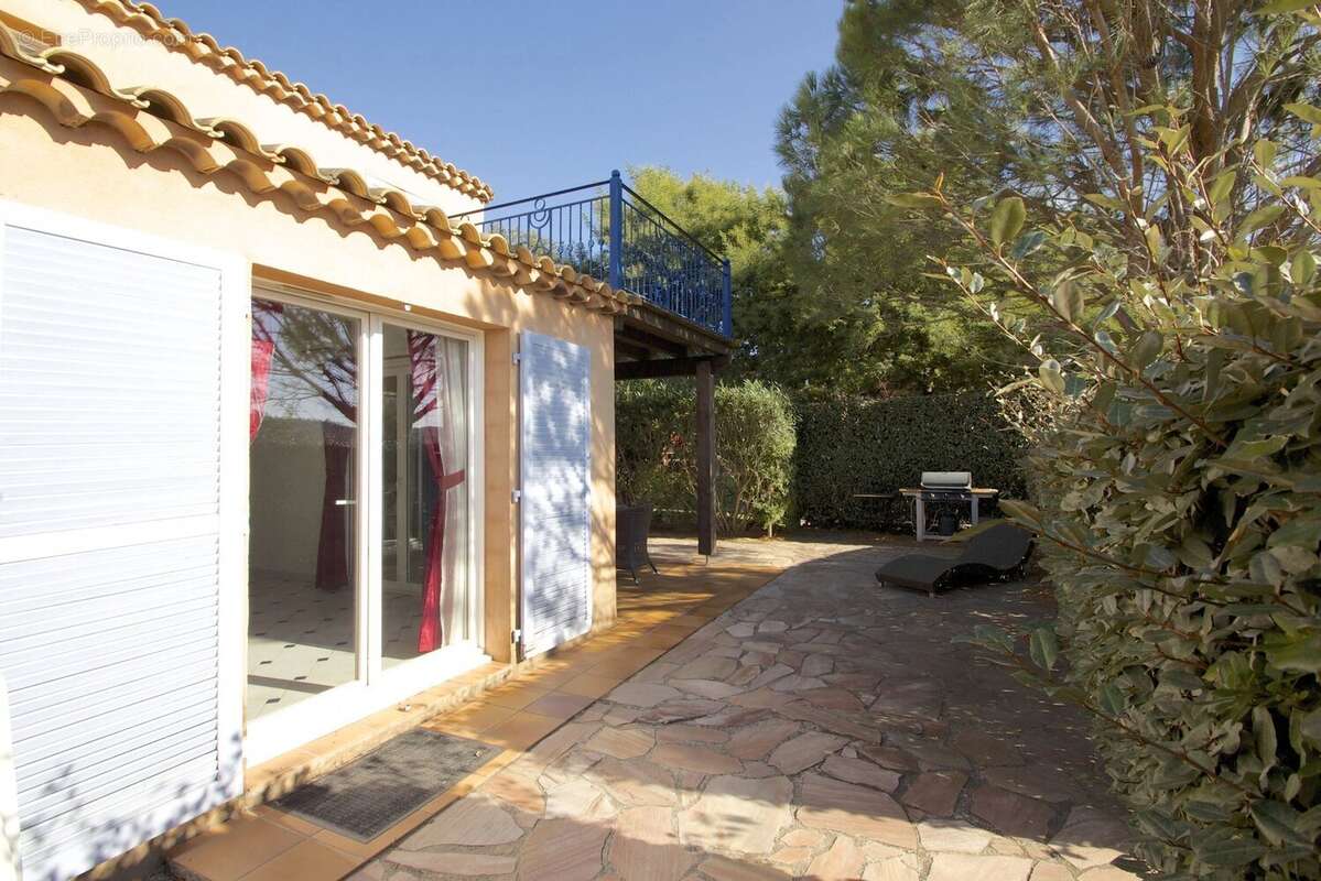 Maison à ROQUEBRUNE-SUR-ARGENS