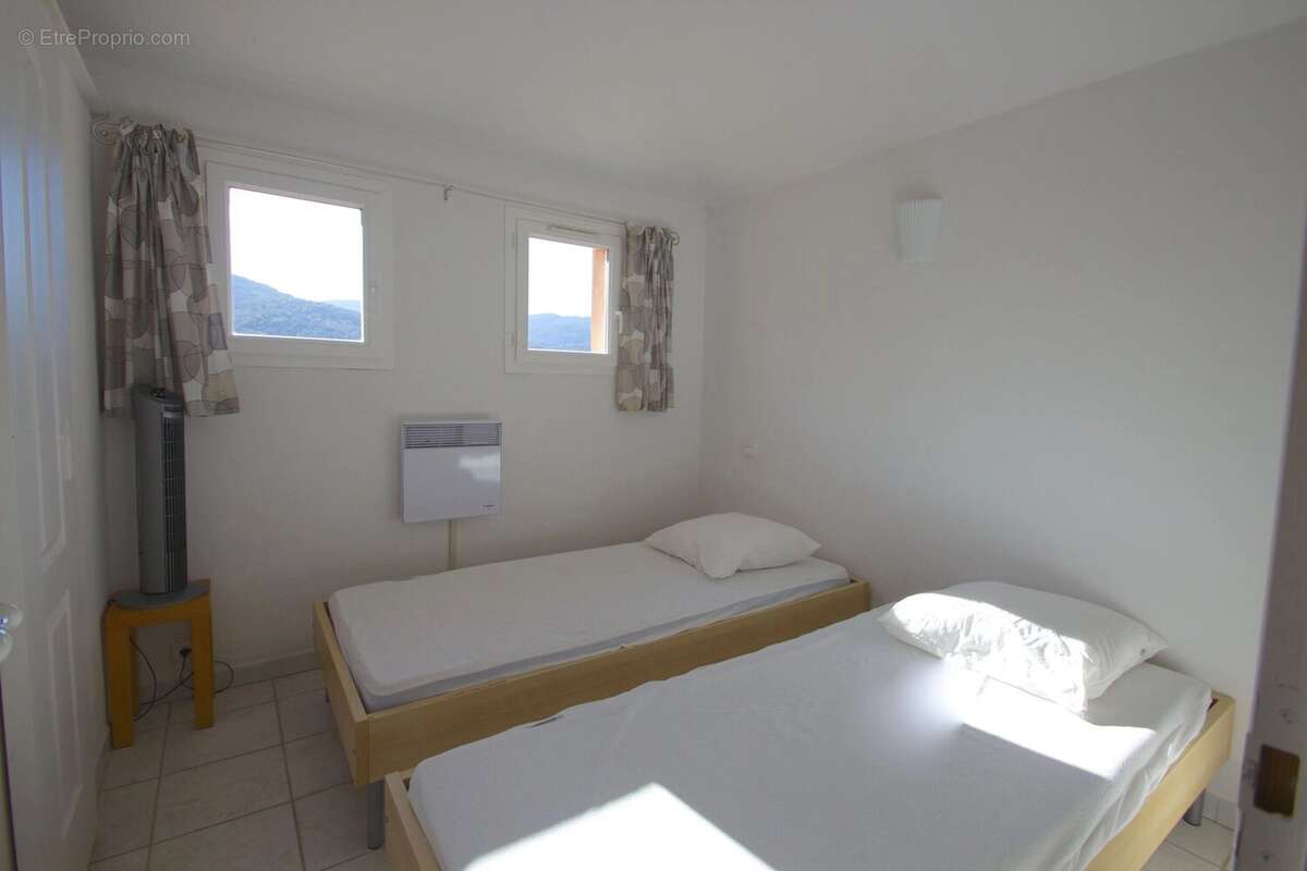 Maison à ROQUEBRUNE-SUR-ARGENS