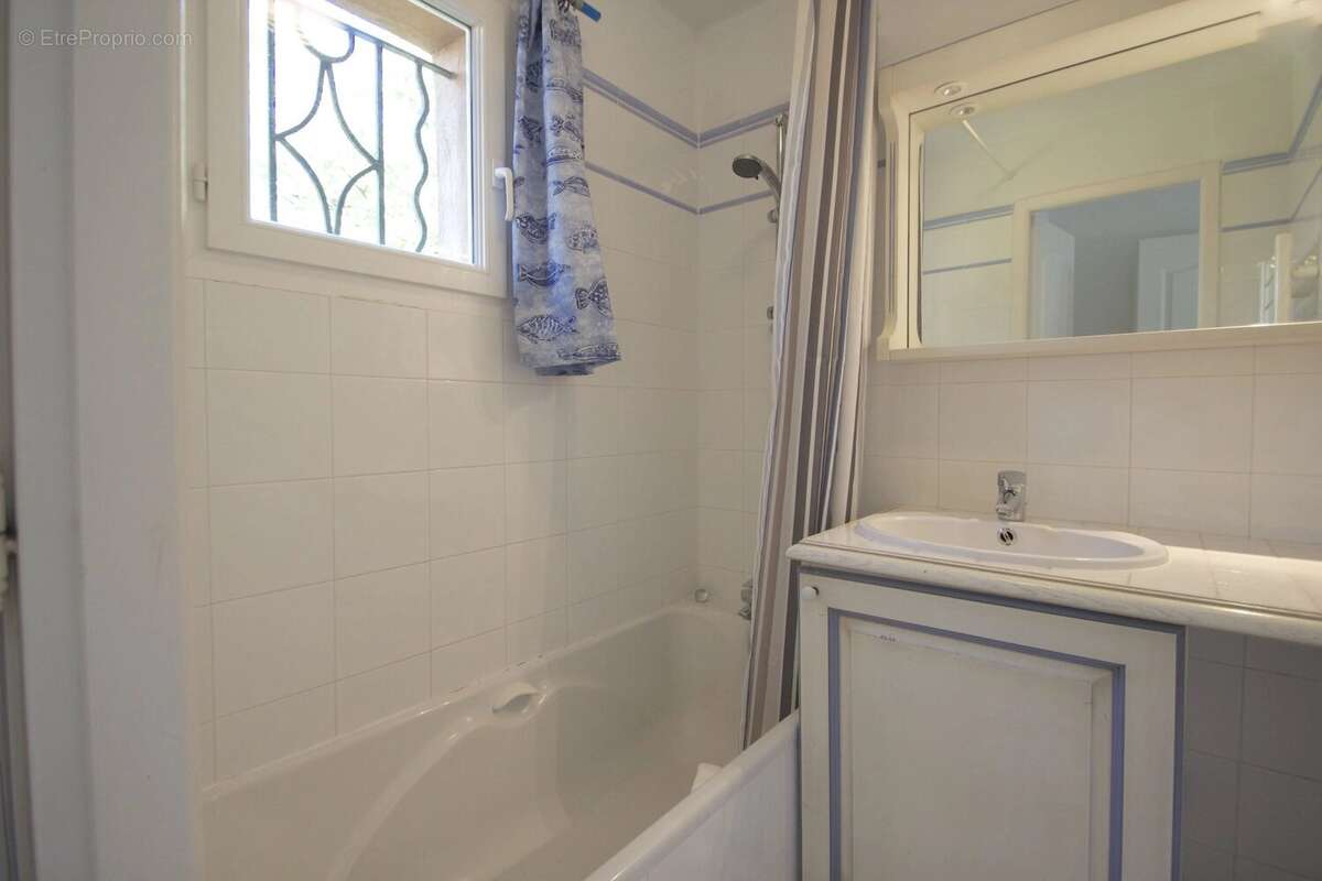 Maison à ROQUEBRUNE-SUR-ARGENS