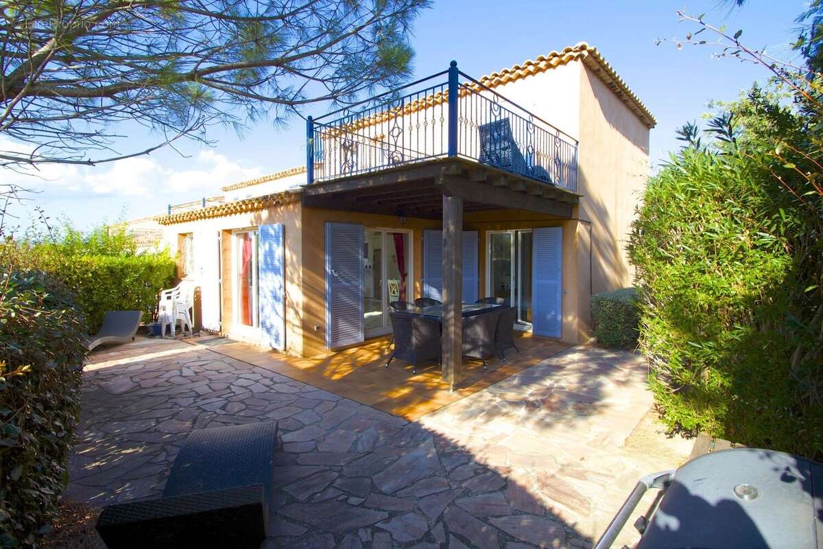 Maison à ROQUEBRUNE-SUR-ARGENS