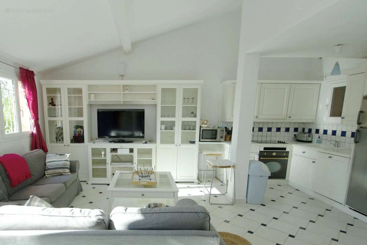 Maison à ROQUEBRUNE-SUR-ARGENS