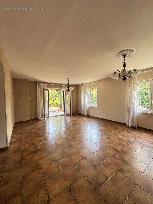 Maison à SAINT-GENIS-LAVAL