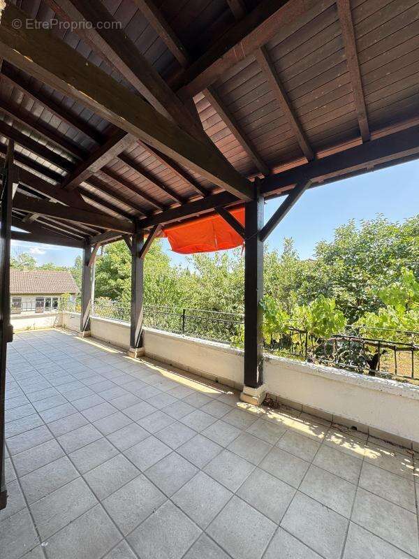 Maison à SAINT-GENIS-LAVAL