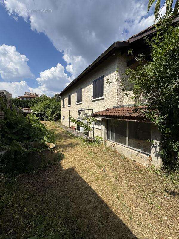 Maison à SAINT-GENIS-LAVAL