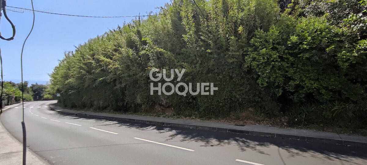 Terrain à SAINT-PIERRE