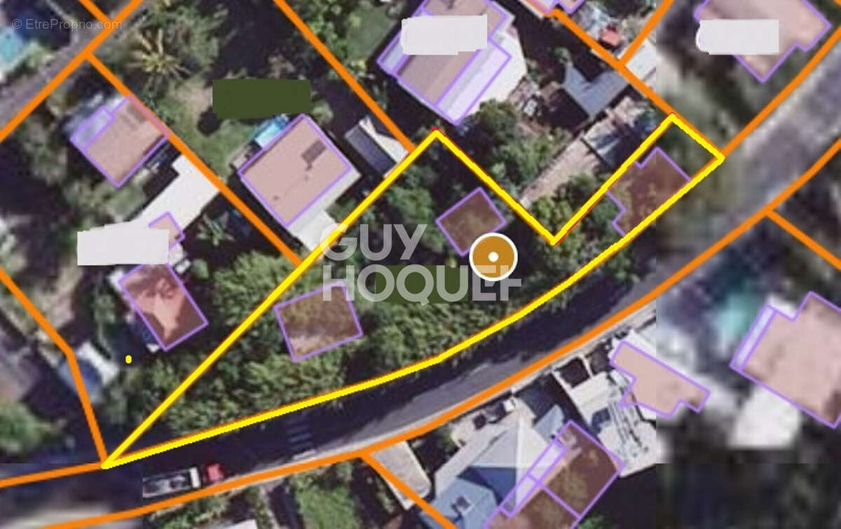 Terrain à SAINT-PIERRE