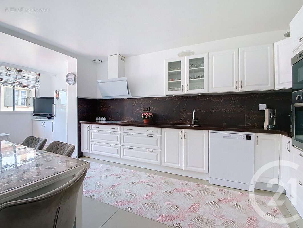 Maison à PEYRESTORTES