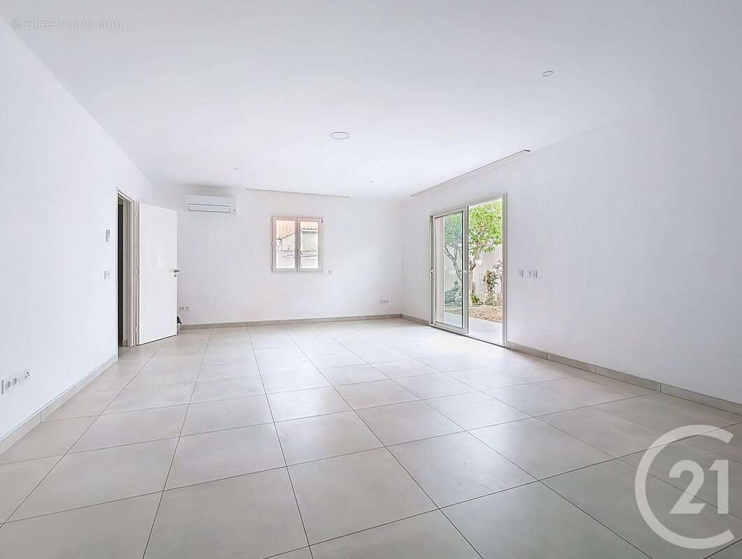 Maison à PEYRESTORTES