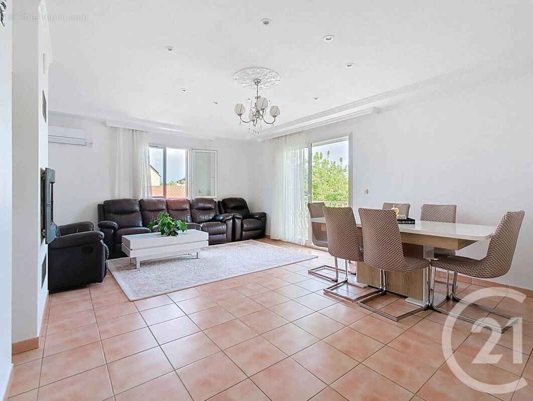 Maison à PEYRESTORTES