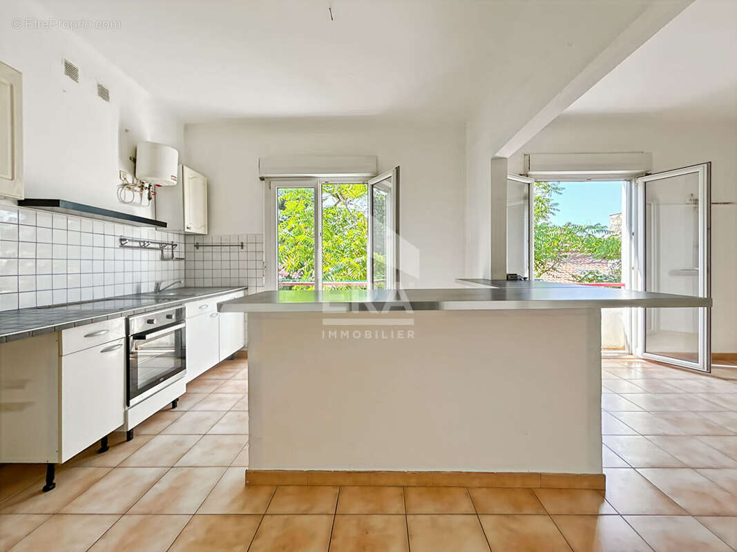 Appartement à MARSEILLE-7E