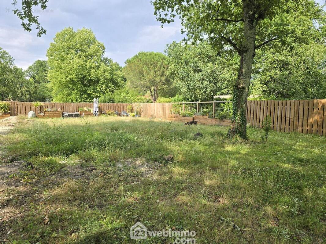 Beau terrain constructible - Terrain à ARSAC
