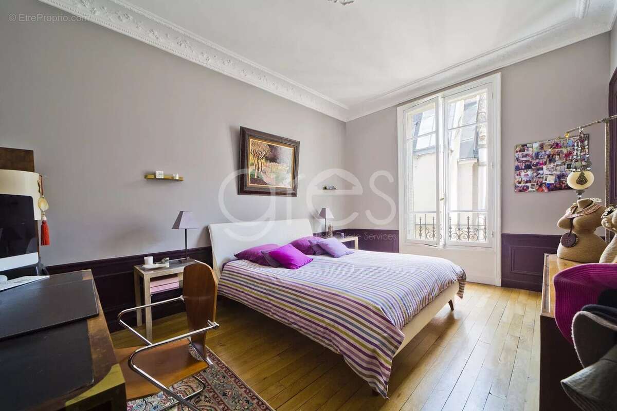 Appartement à PARIS-7E