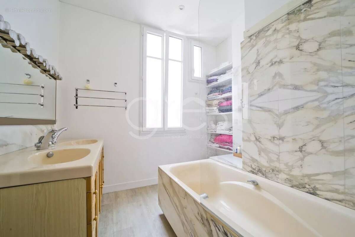 Appartement à PARIS-7E