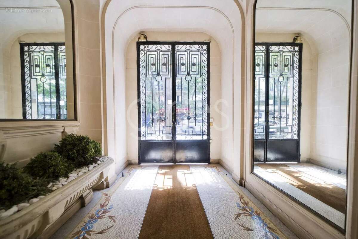 Appartement à PARIS-7E