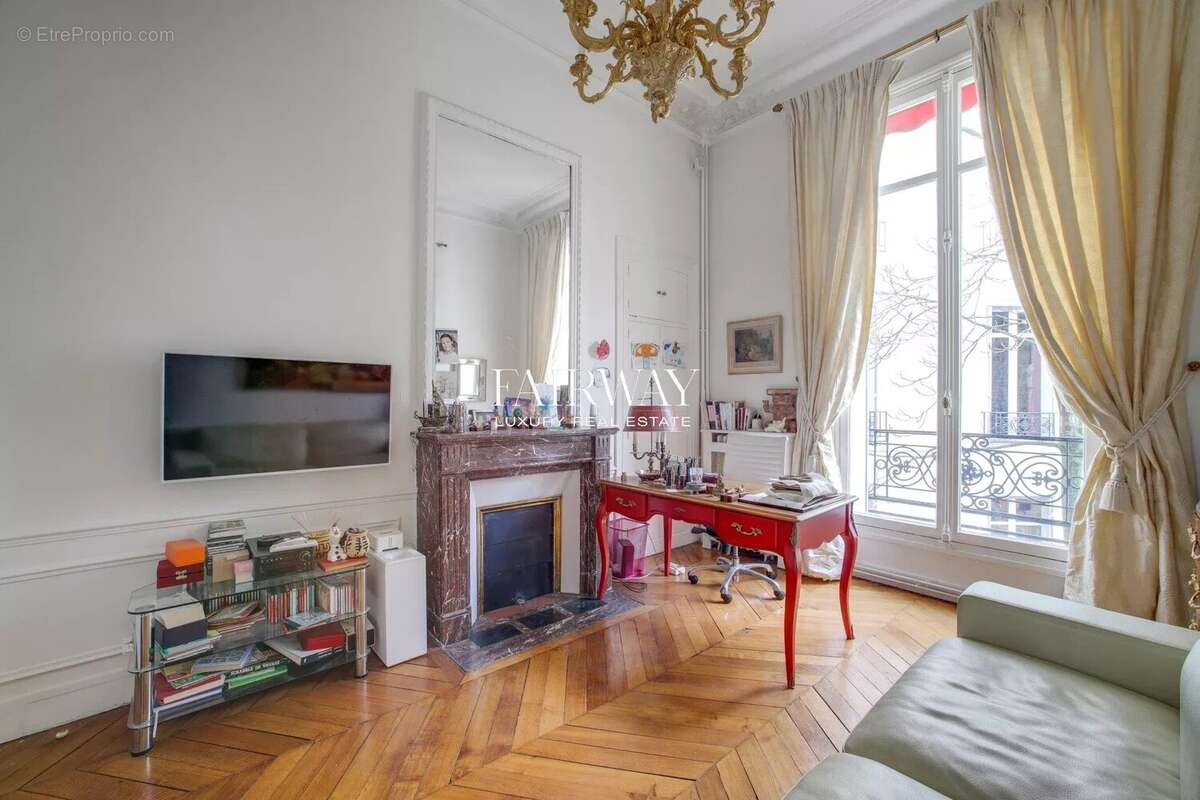 Appartement à PARIS-17E