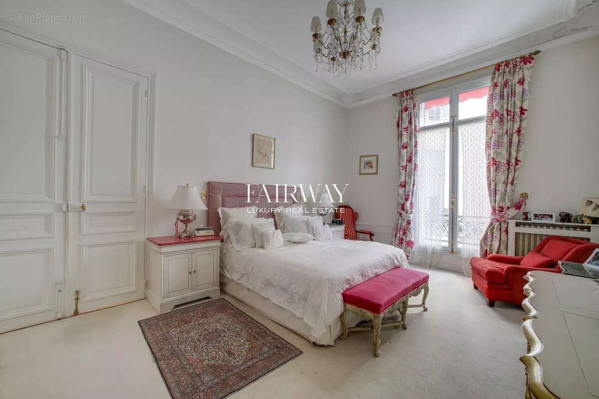 Appartement à PARIS-17E