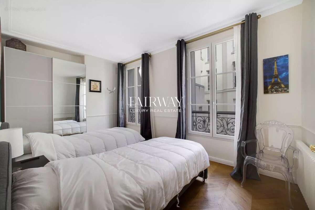Appartement à PARIS-8E