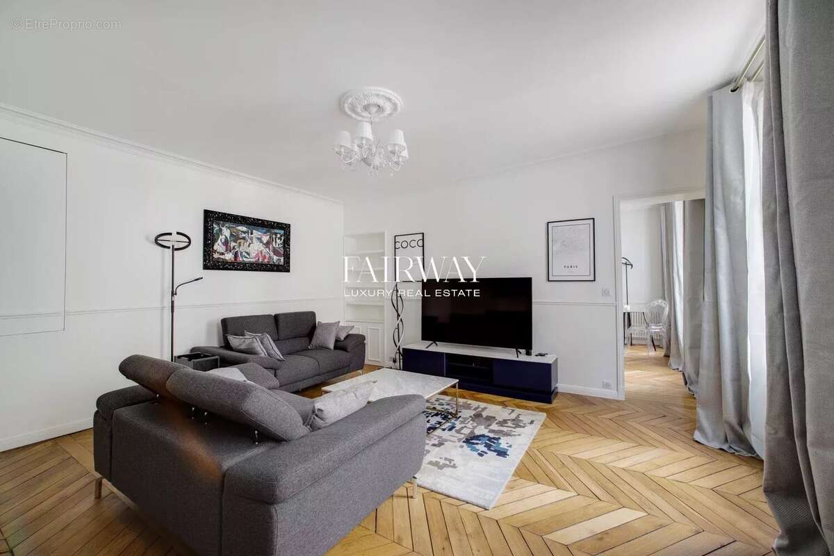 Appartement à PARIS-8E