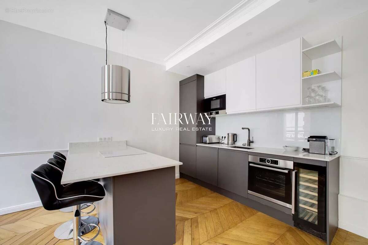 Appartement à PARIS-8E